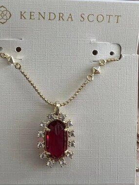Kendra Scott necklace